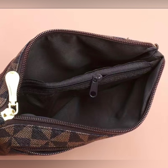 Brand New Geometric Print Clutch Wallet - Picture 6 of 6